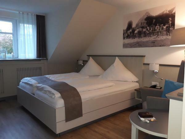 Large Double Room,779378097:JPEG