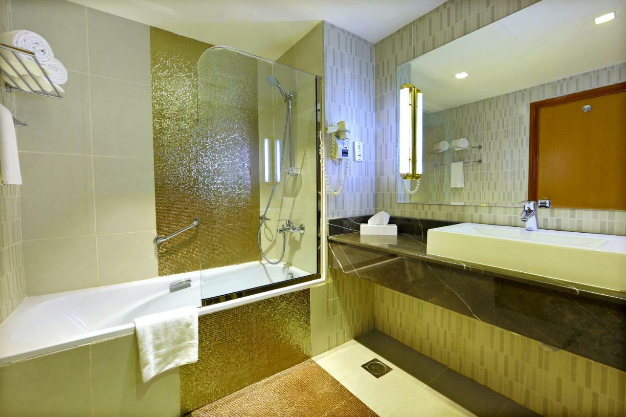 Executive King Room F&B,779726088:JPEG