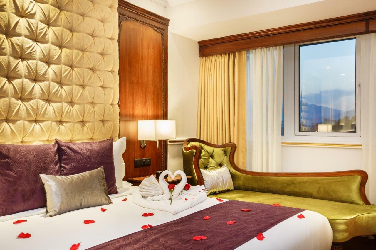 Royal Suite Airport Transfers Early Check & Late Check-out by 2 Hrs