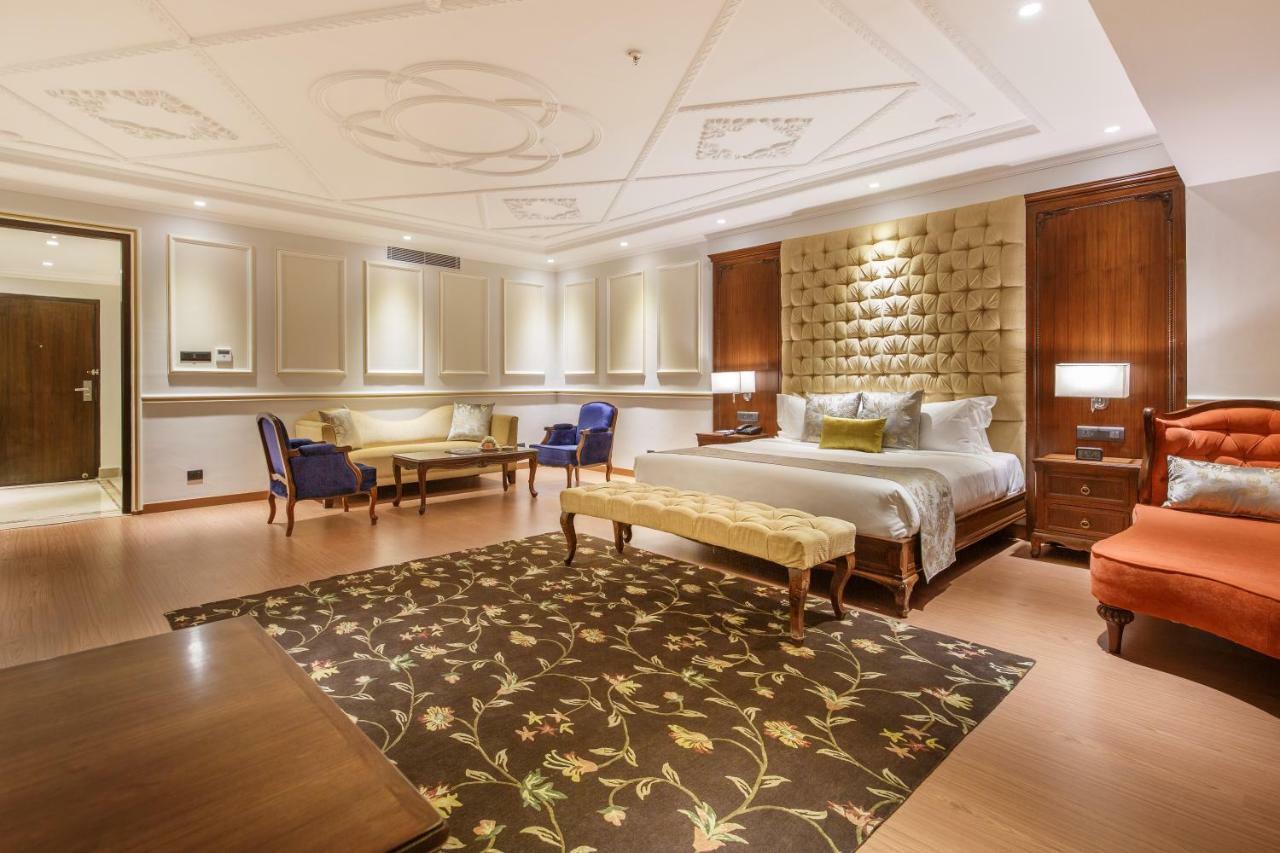 Royal Suite Airport Transfers Early Check & Late Check-out by 2 Hrs