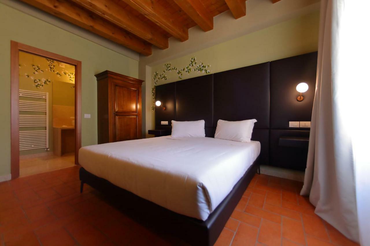 Standard Double Room,830962688:JPEG