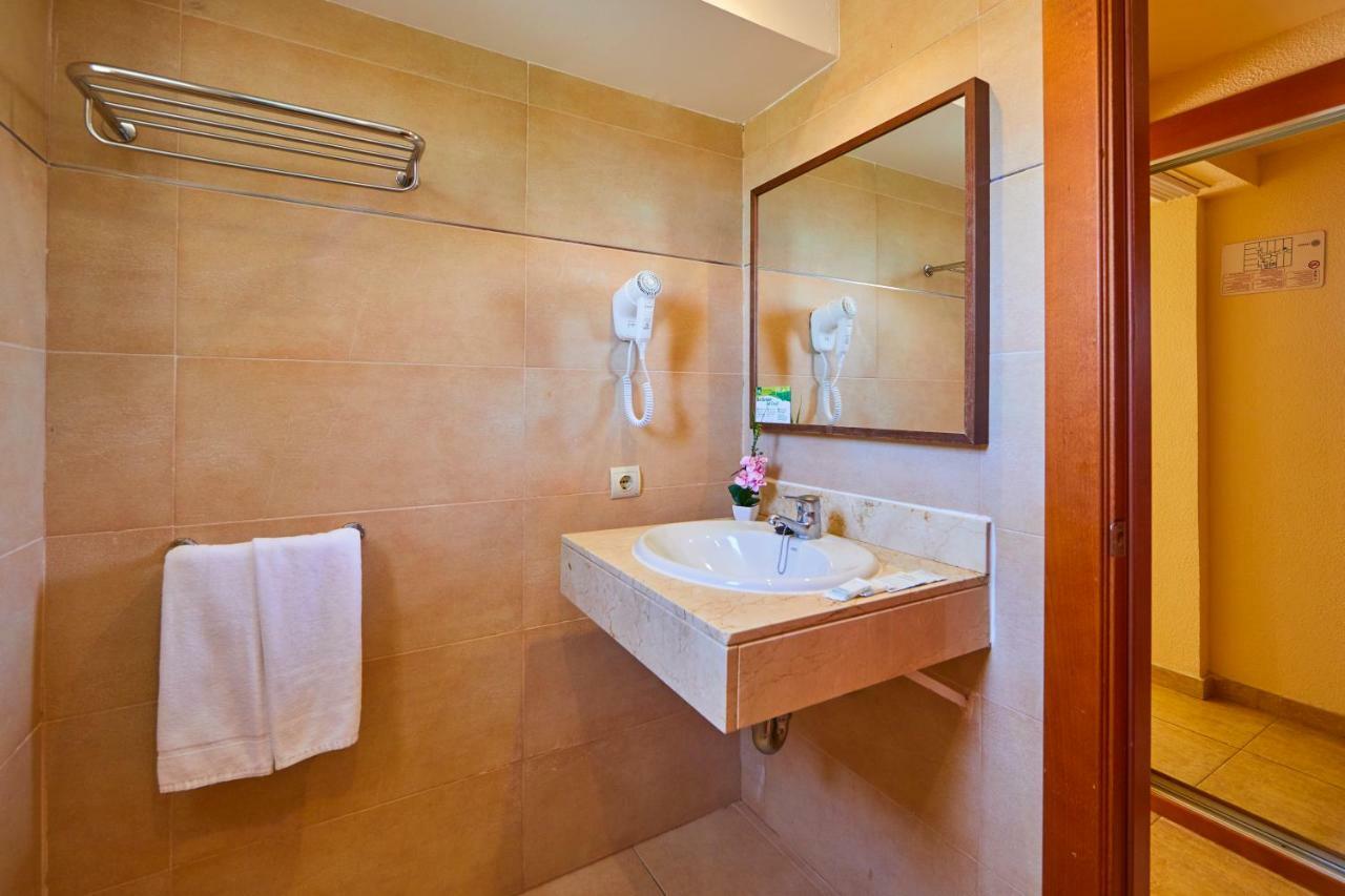 Double Room (2 Adults + 1 Child),780054033:JPEG