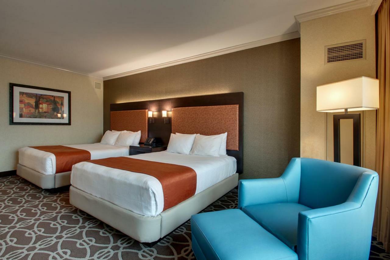 Deluxe Queen Room