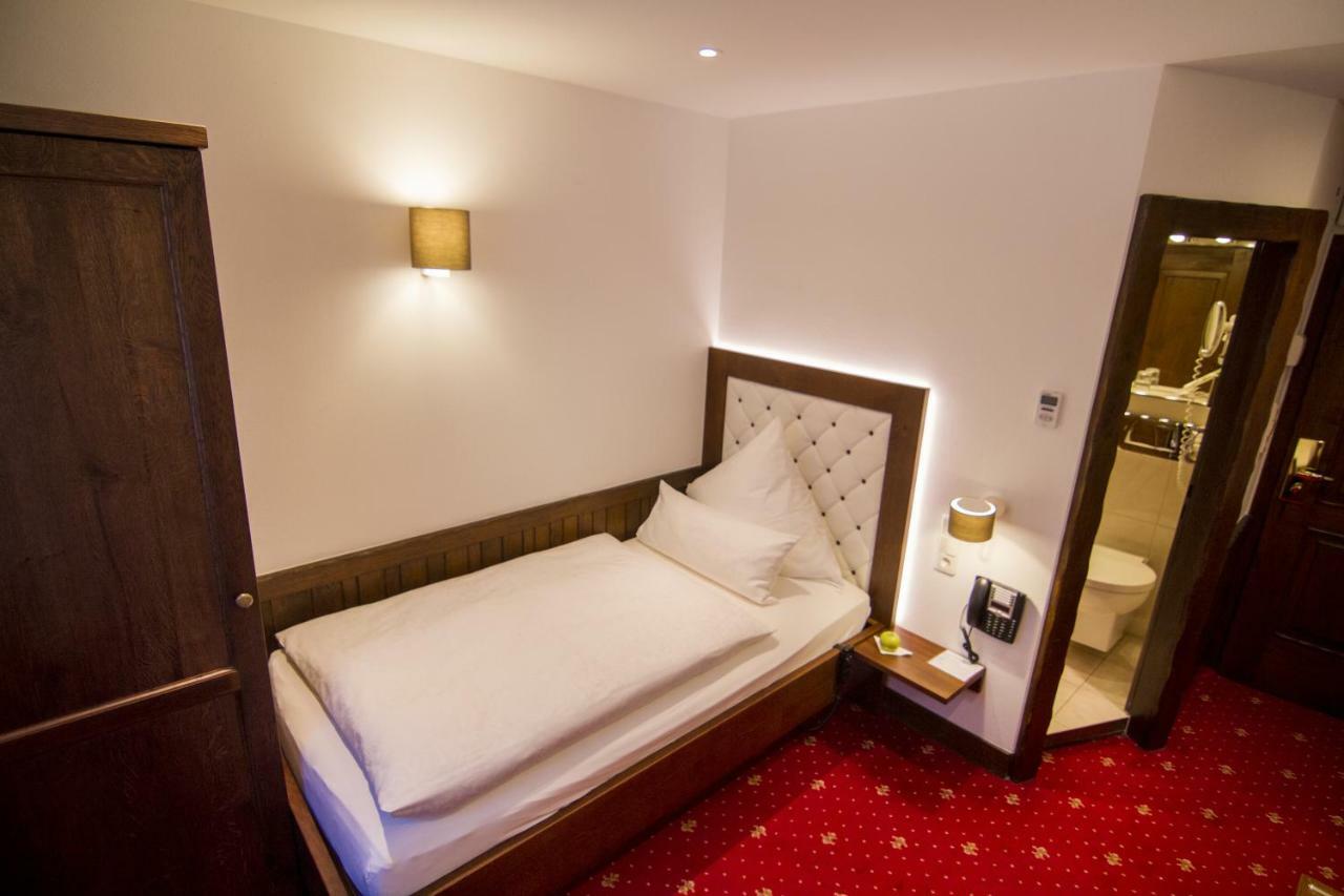 Standard Single Room,1589454702:JPEG