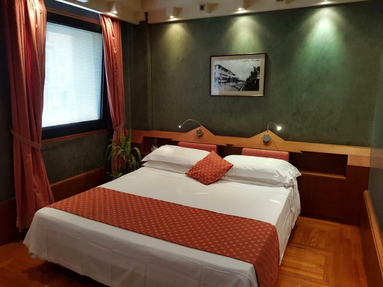 Standard Double Room,779944395:JPEG