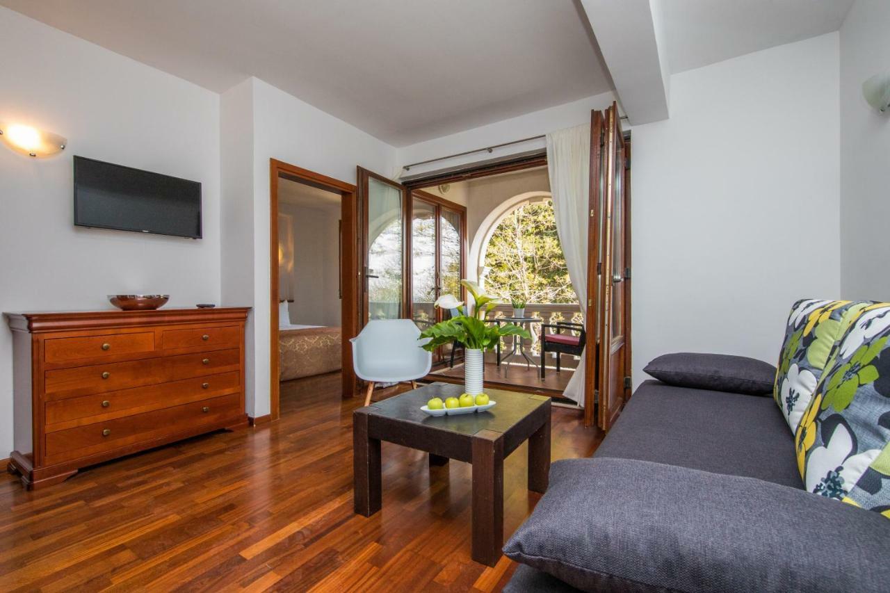 One-Bedroom Apartment Balcony Sea View