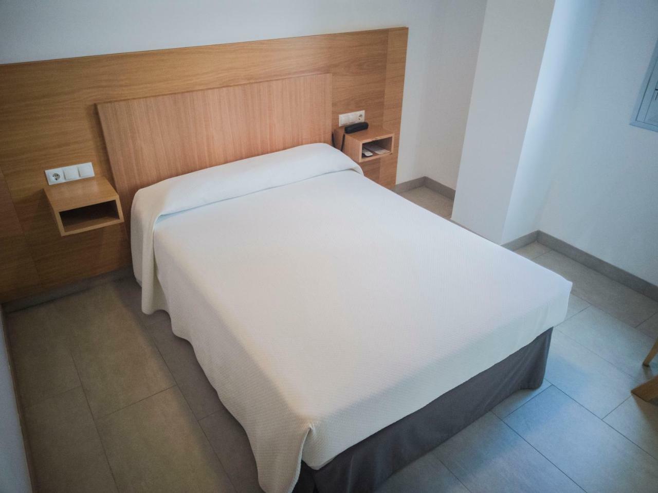 Double or Twin Room,781076085:JPEG