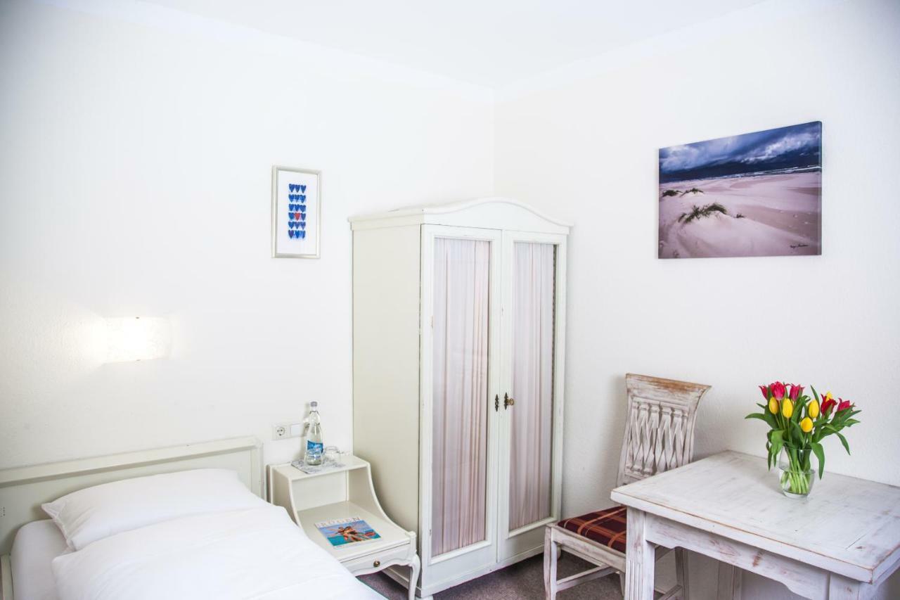 Small Single Room,781114488:JPEG