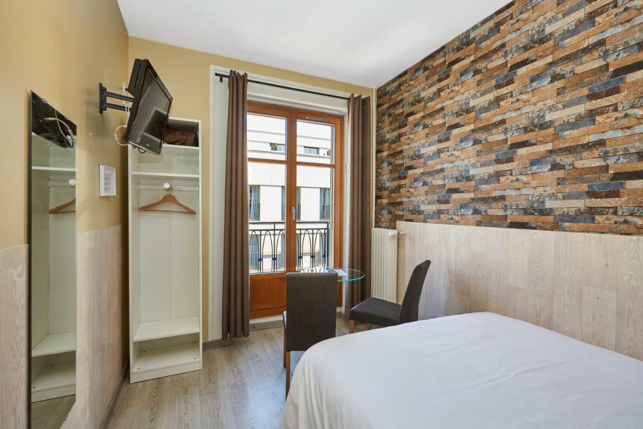 Small Double Room,784067094:JPEG