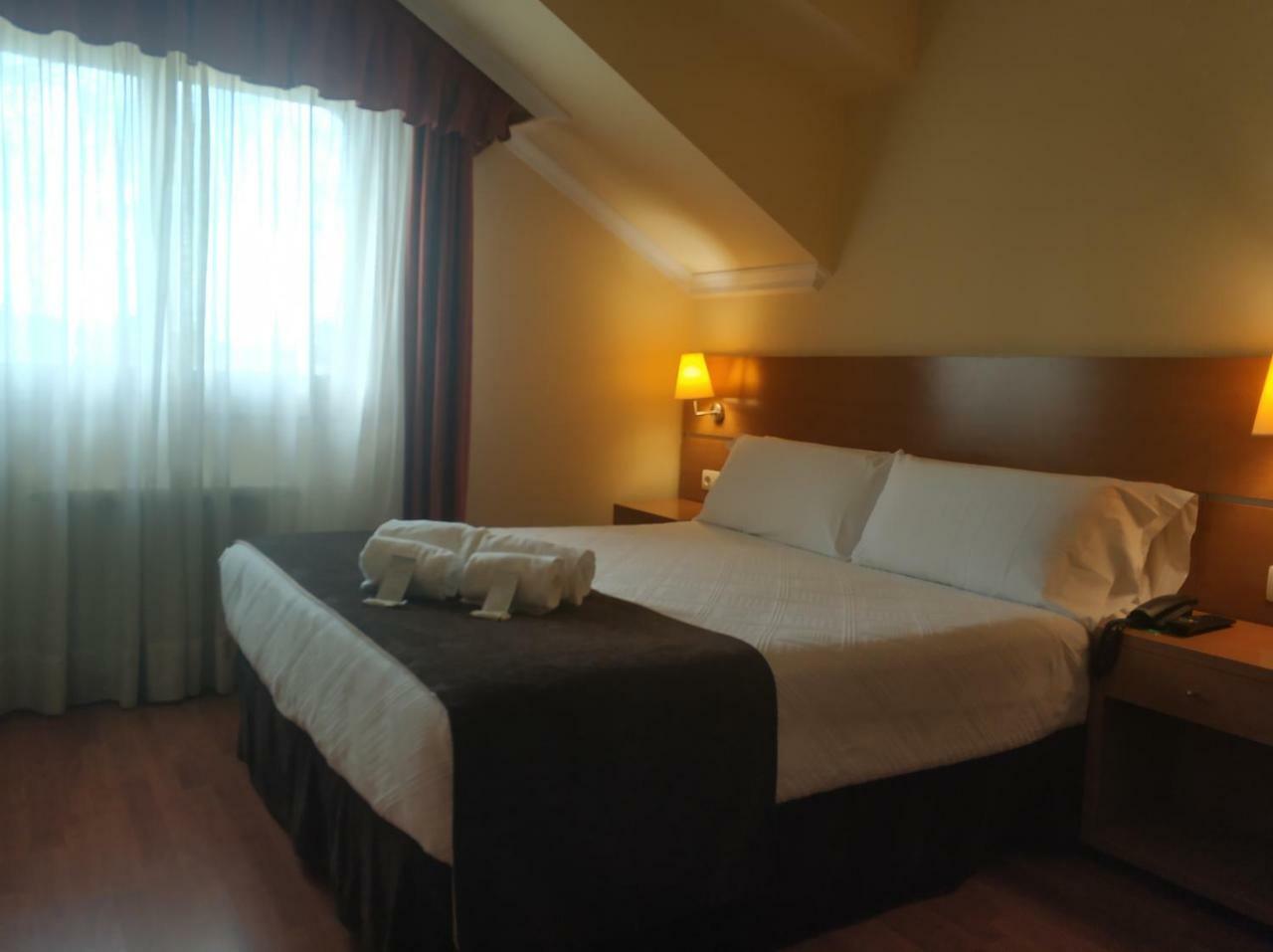 Double or Twin Room,1285075411:JPEG