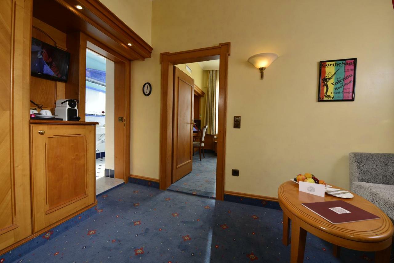 Junior Suite,781137324:JPEG