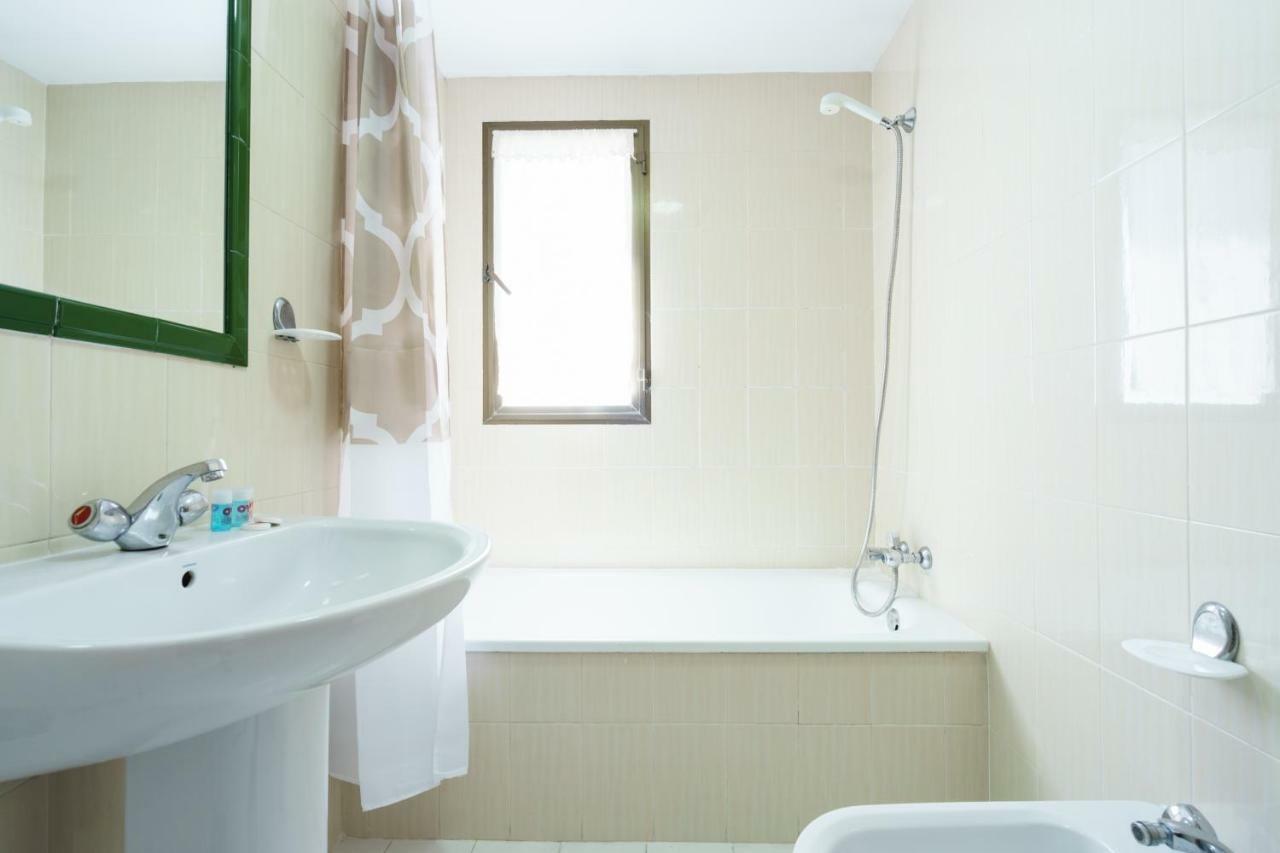 Twin Room,784125111:JPEG