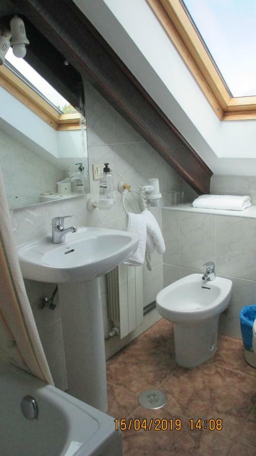Single Room Private Bathroom,784429386:JPEG