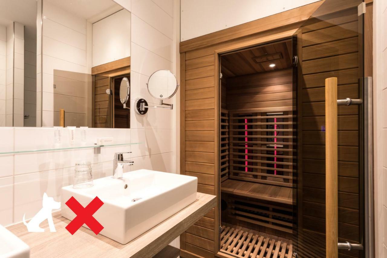 Suite Sauna No Pets Allowed