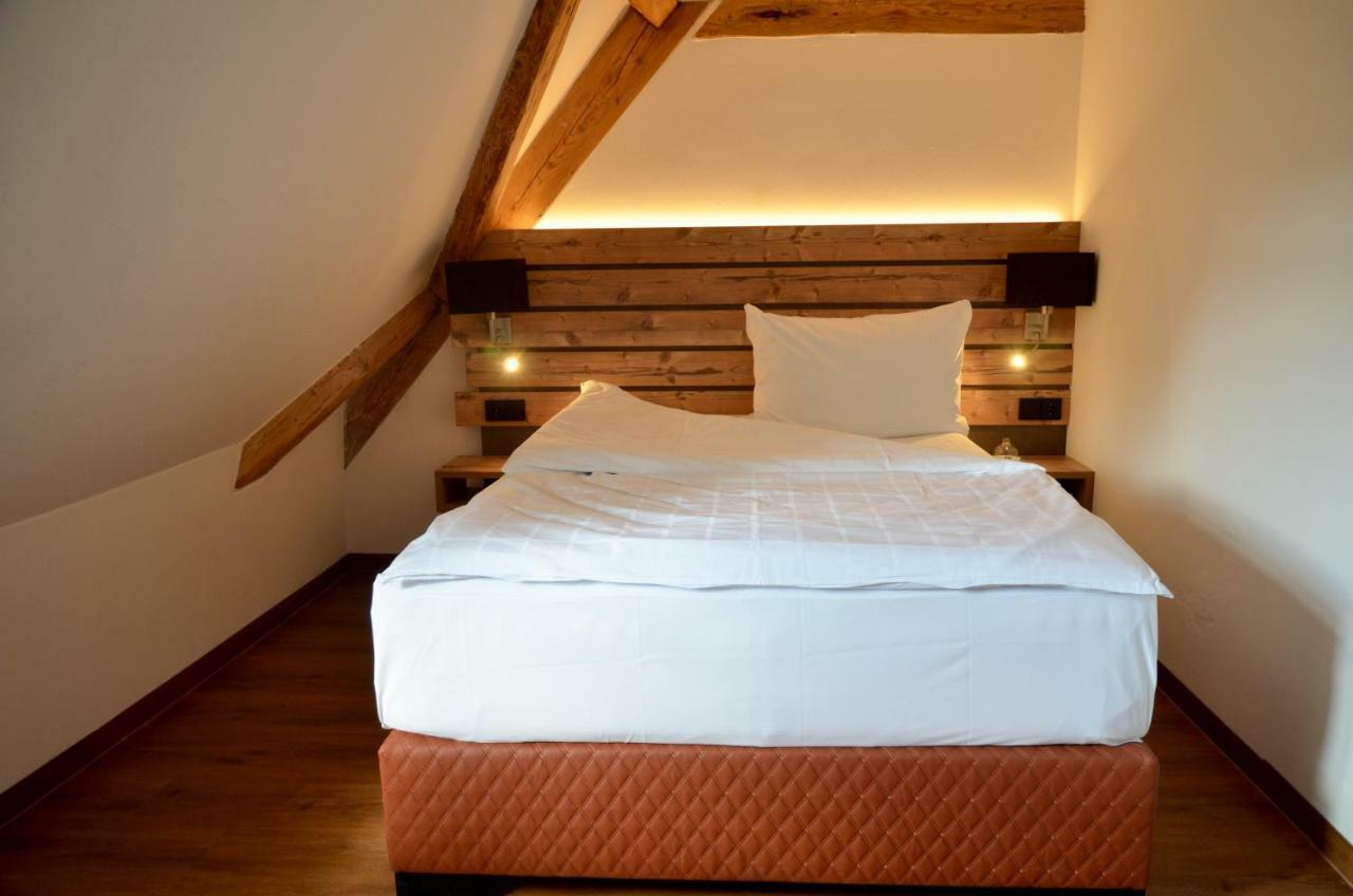Single Room,784524588:JPEG