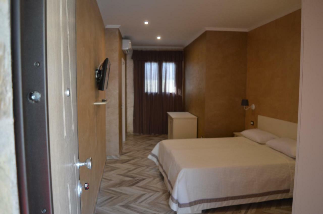 Standard Double Room,832189781:JPEG