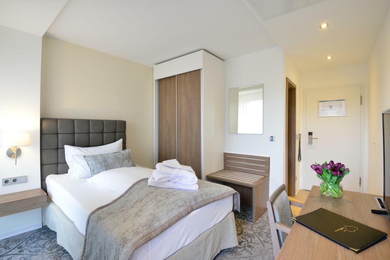 Single Room,786029235:JPEG