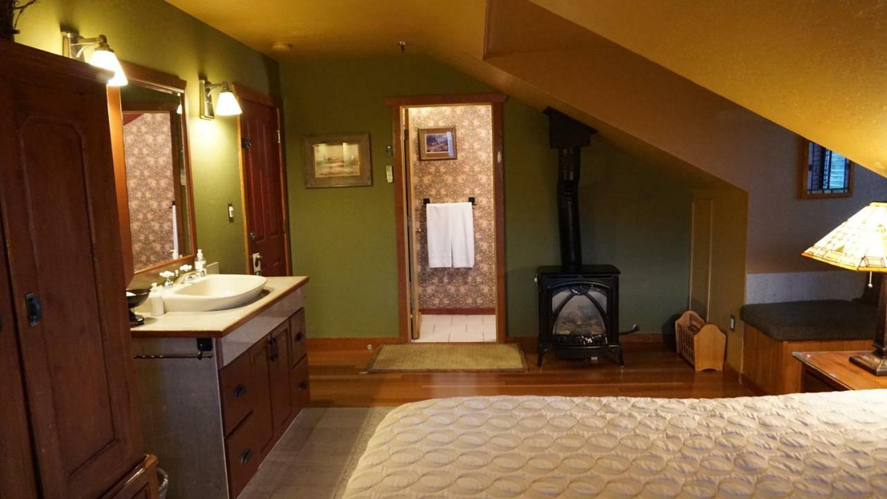 Double Room Mountain View