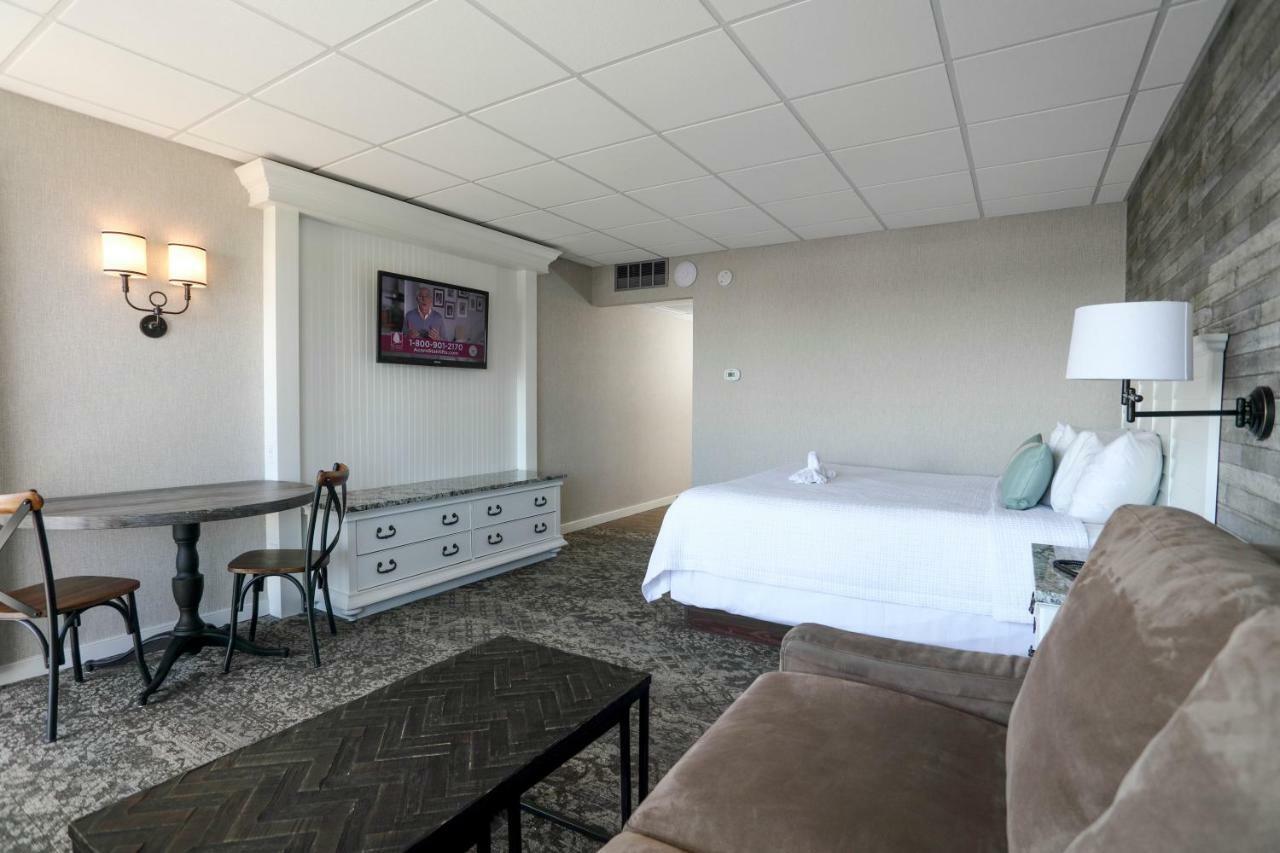King Bed w or Sleeper Sofa Side Ocean View,1765334718:JPEG