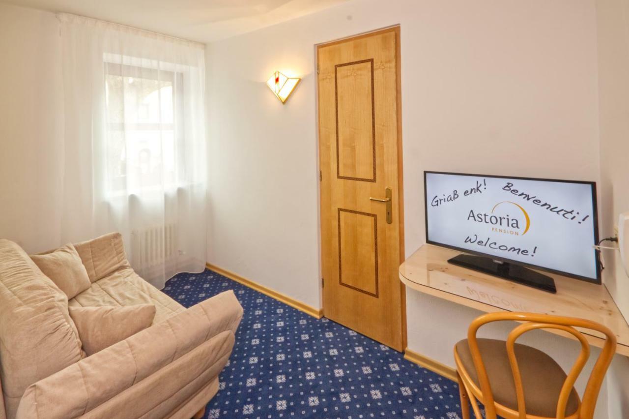 Single Room,786206508:JPEG