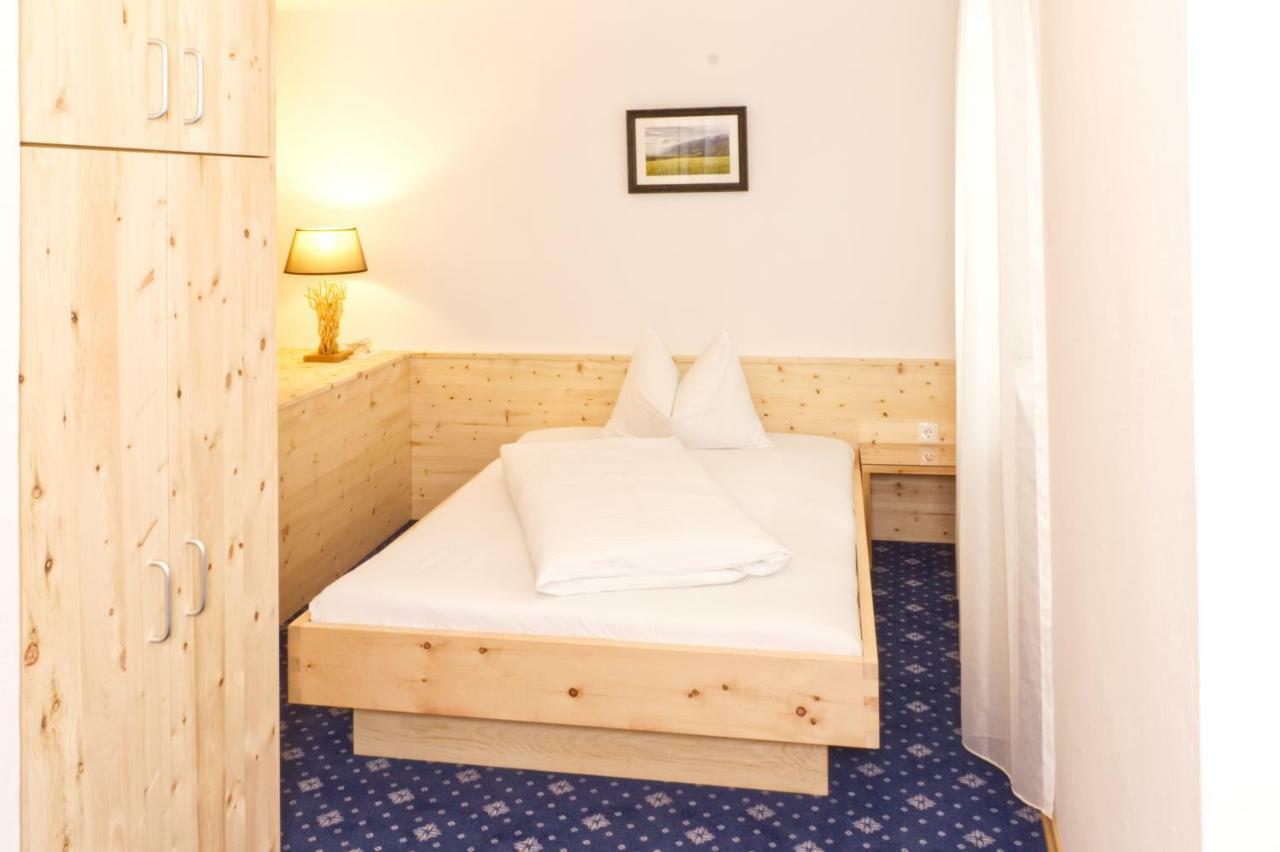 Single Room,786206259:JPEG