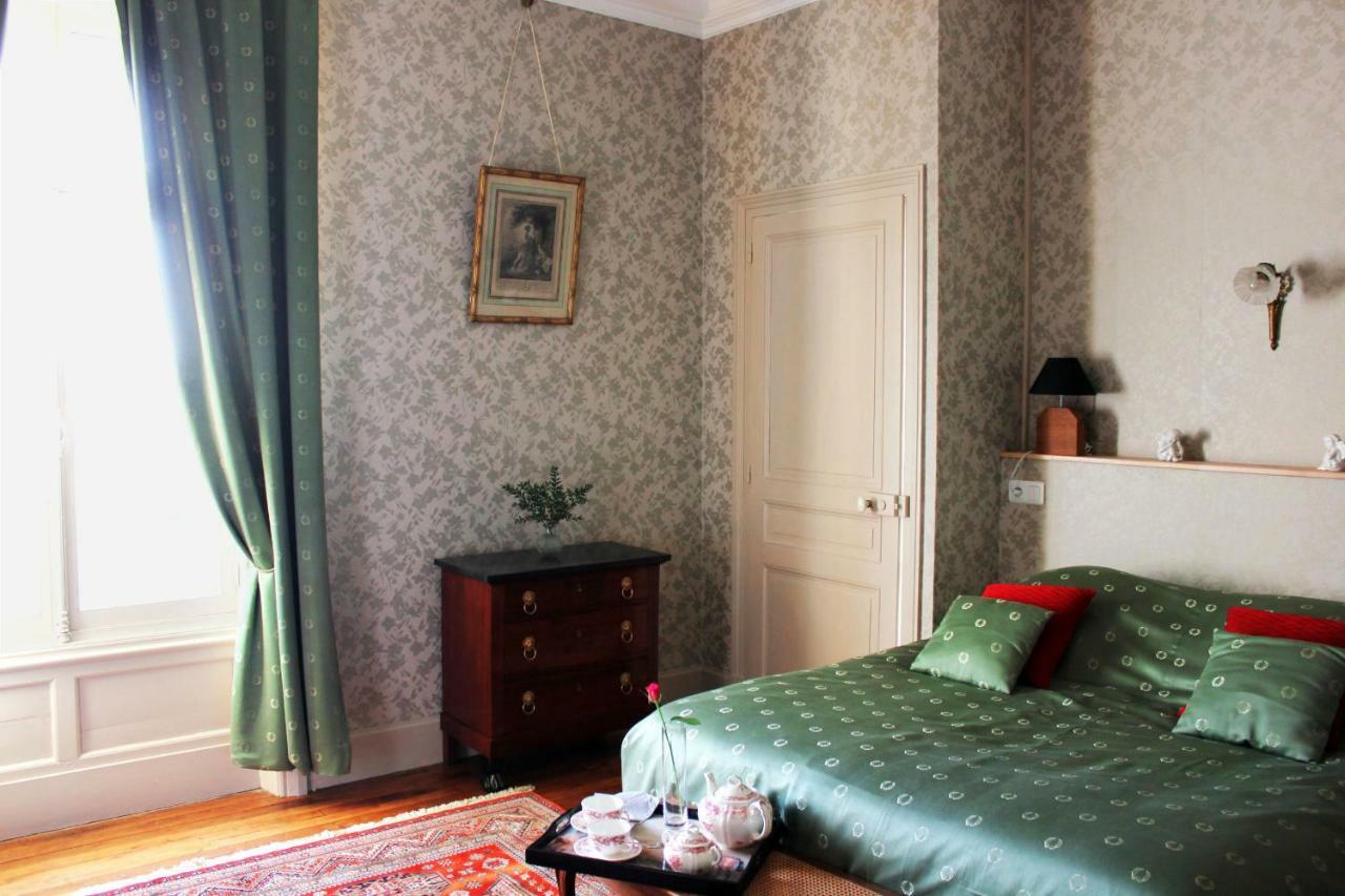 Chambre Lit Queen-Size - Vue sur Jardin