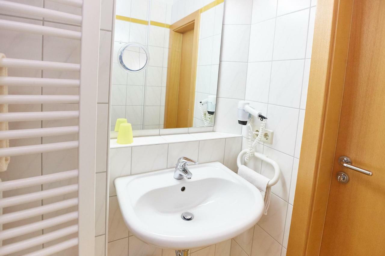 Single Room Bathroom,1557208417:JPEG