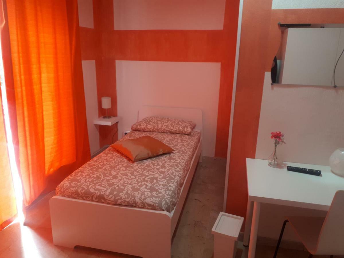 Twin Room Private Bathroom