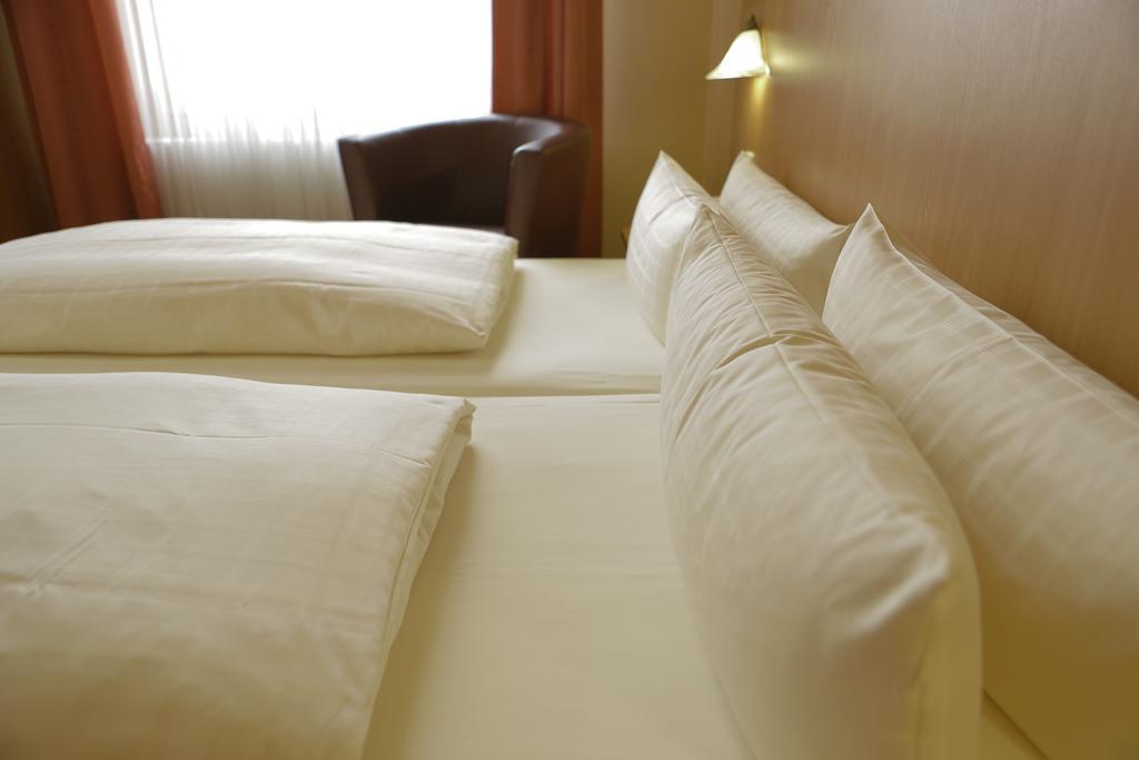 Double or Twin Room Air Conditioning,78926079:JPEG