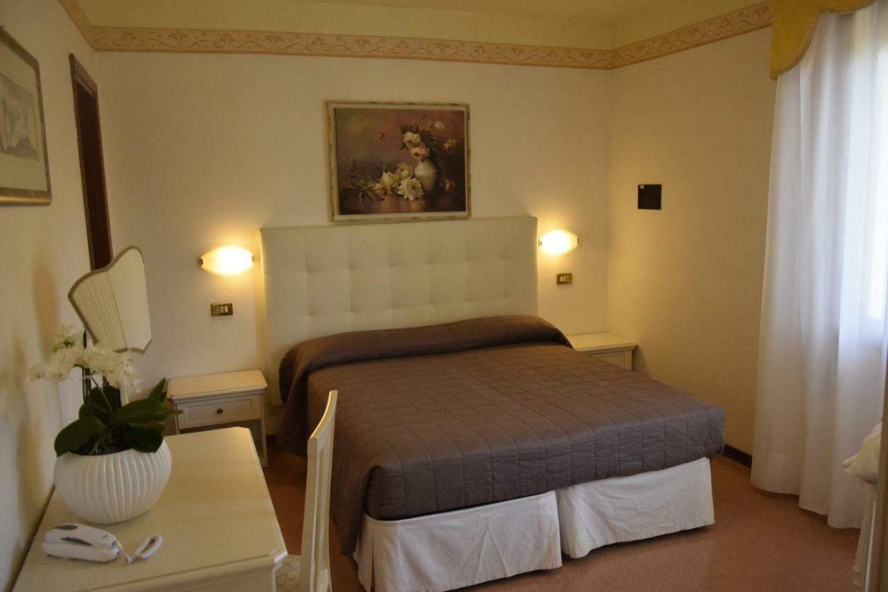 Double or Twin Room,789607389:JPEG