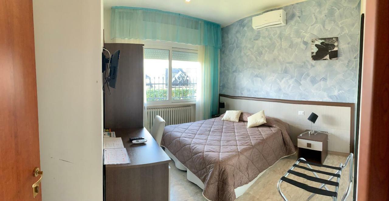 Double or Twin Room,403993572:JPEG