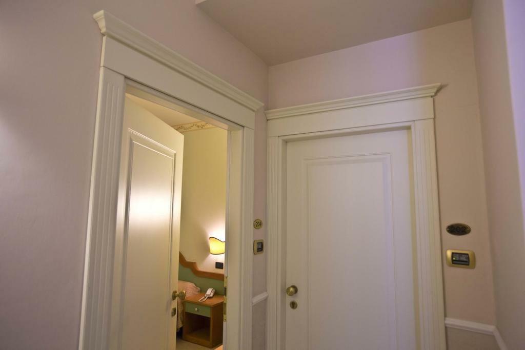 Double or Twin Room Balcony,318314249:JPEG