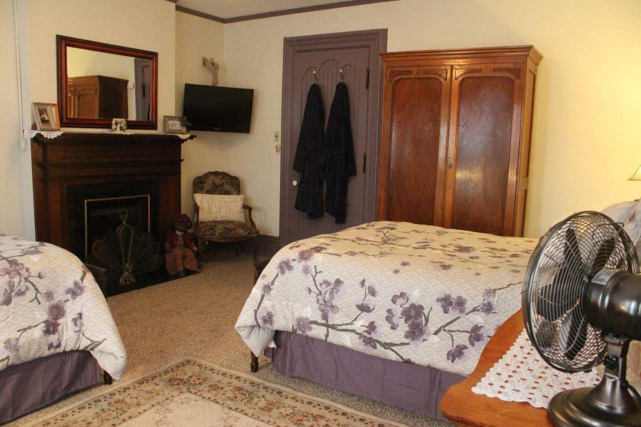 Double Room Private External Bathroom