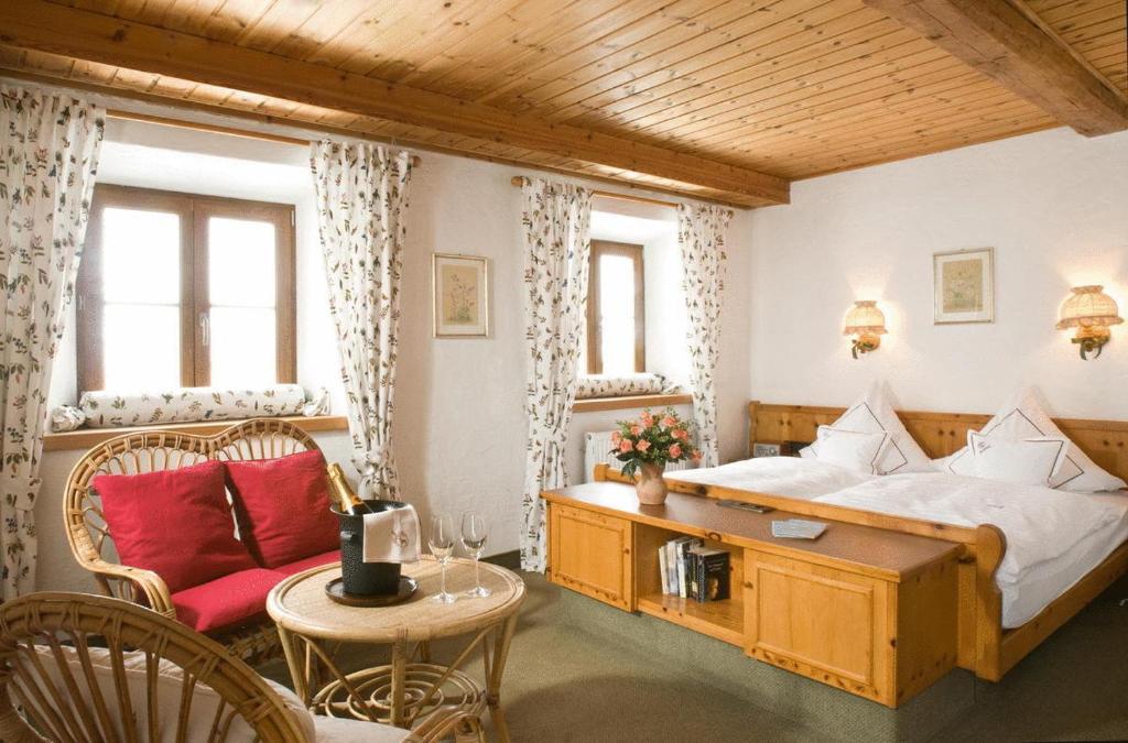 Themed Double Room,61943098:JPEG