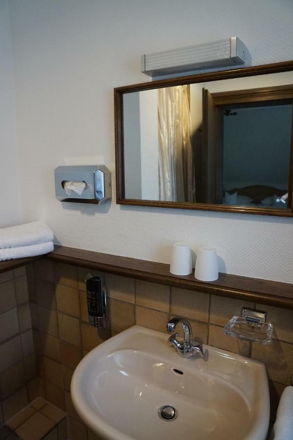 Single Room,1349044745:JPEG