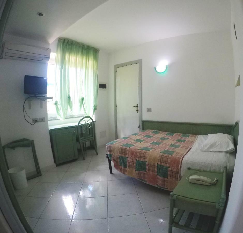 Single Room Bathroom,790272921:JPEG