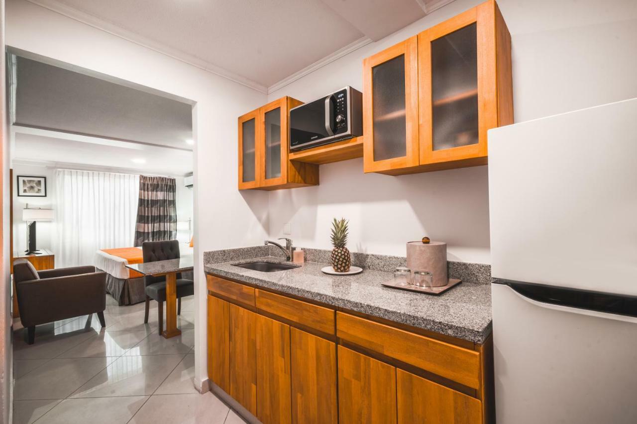 Neighborhood View King Kitchenette