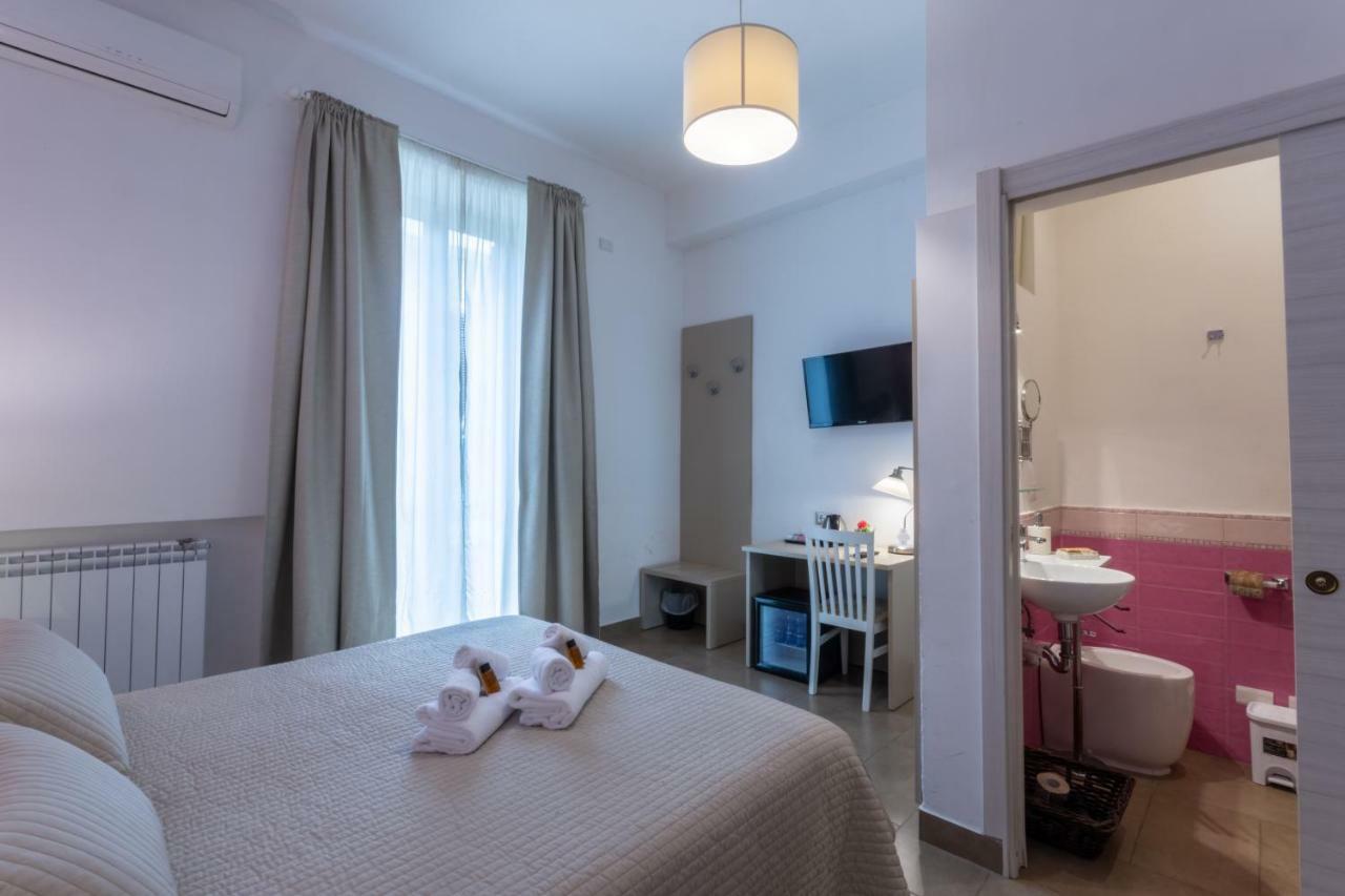 Double or Twin Room Private Bathroom