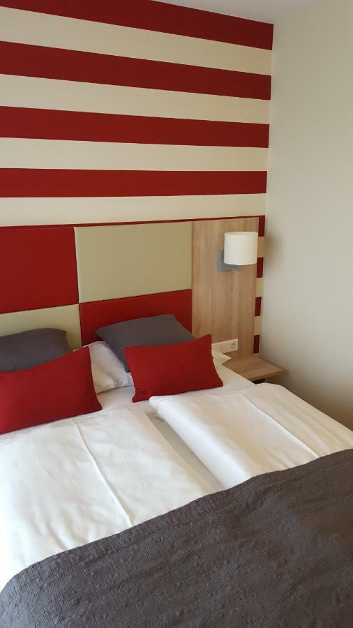 Single Room,1746859236:JPEG