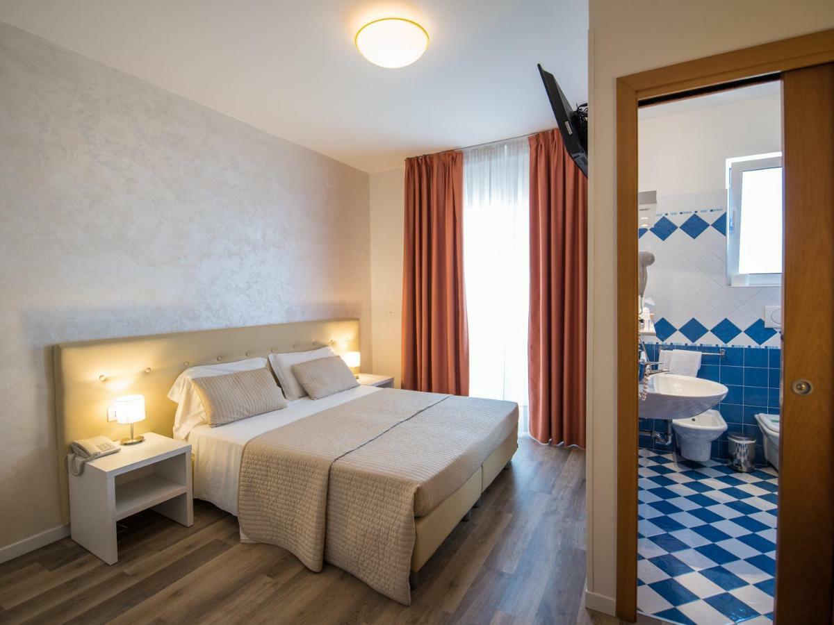 Classic Triple Room,790635900:JPEG