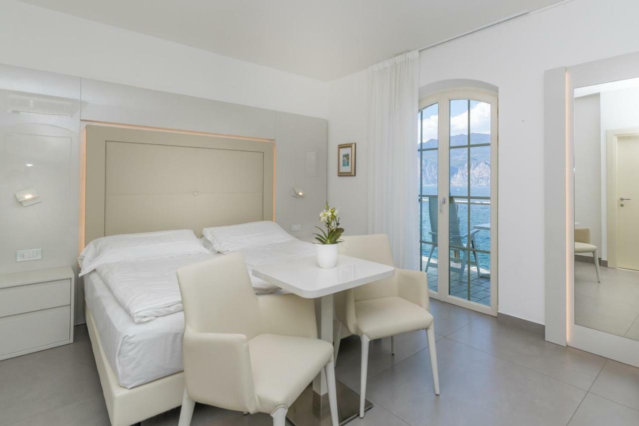 Double or Twin Room Lake View
