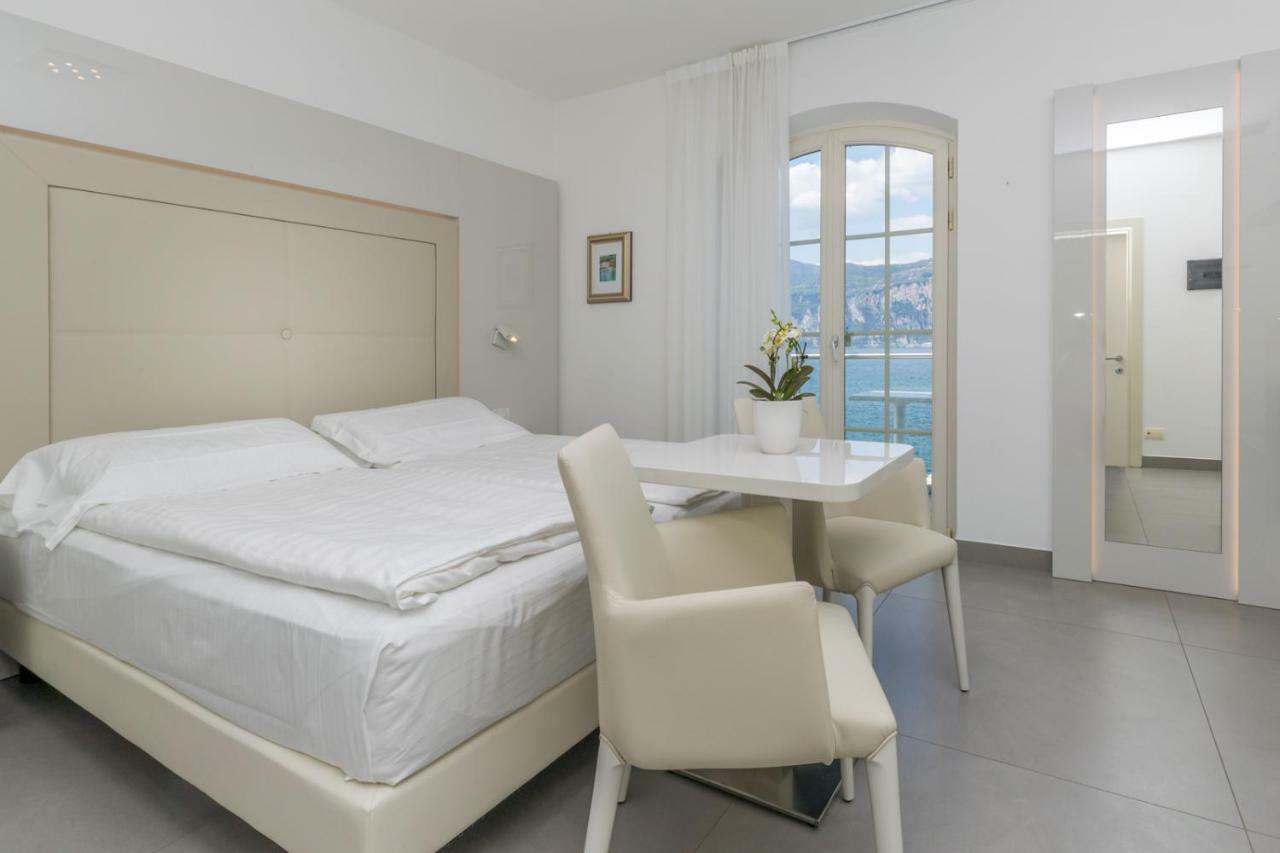 Double or Twin Room Lake View