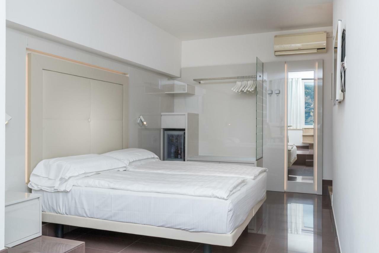 Double or Twin Room Terrace Lake View Basement,790688280:JPEG