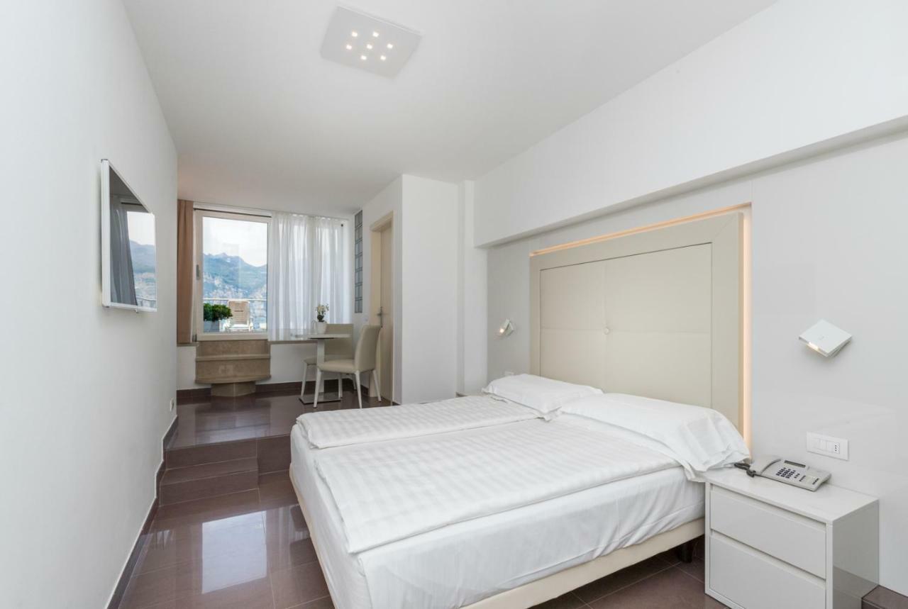 Double or Twin Room Terrace Lake View Basement