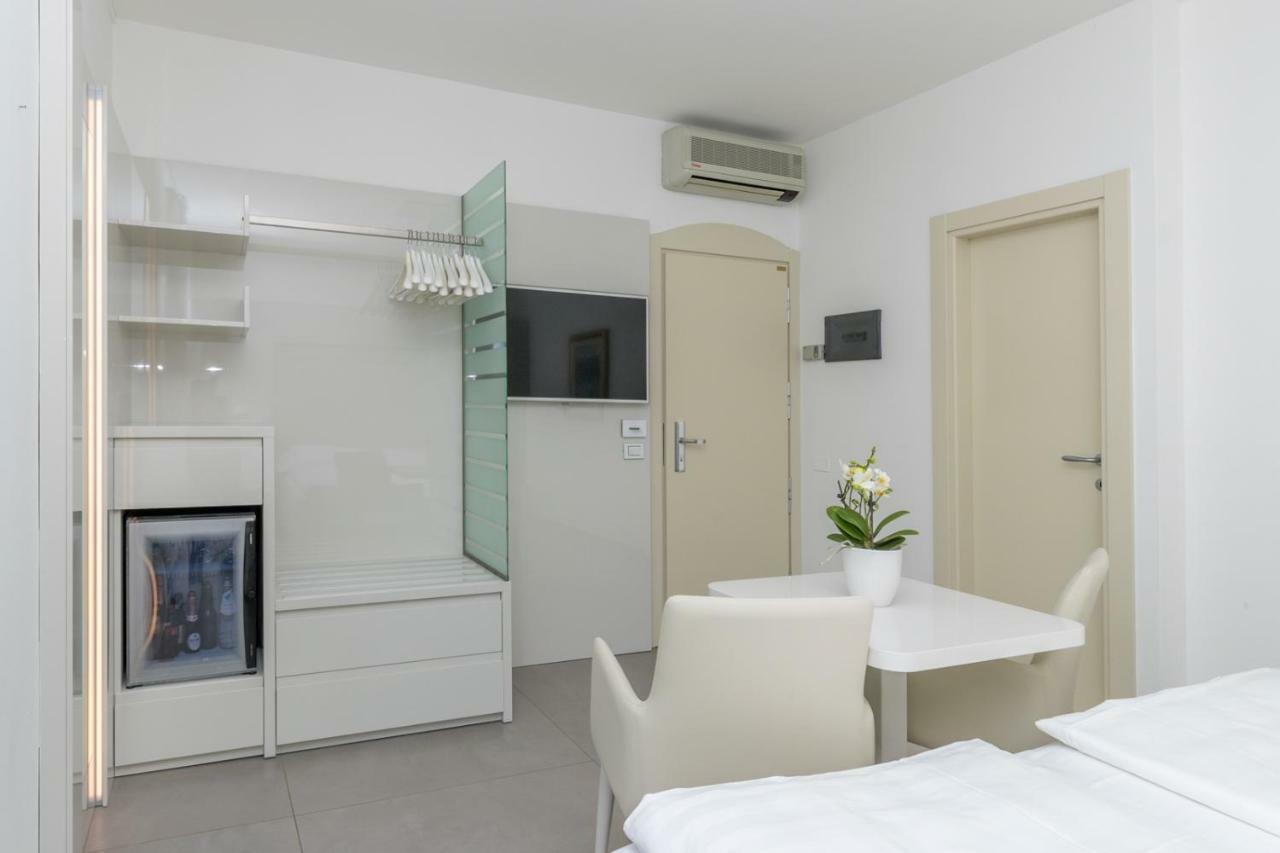 Double or Twin Room Lake View