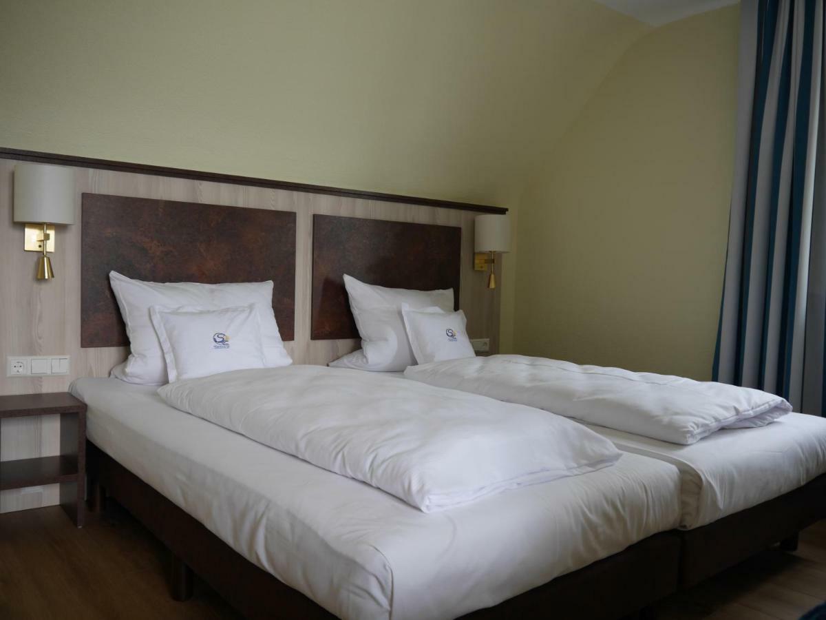 Double Room Lake View,1658751401:JPEG