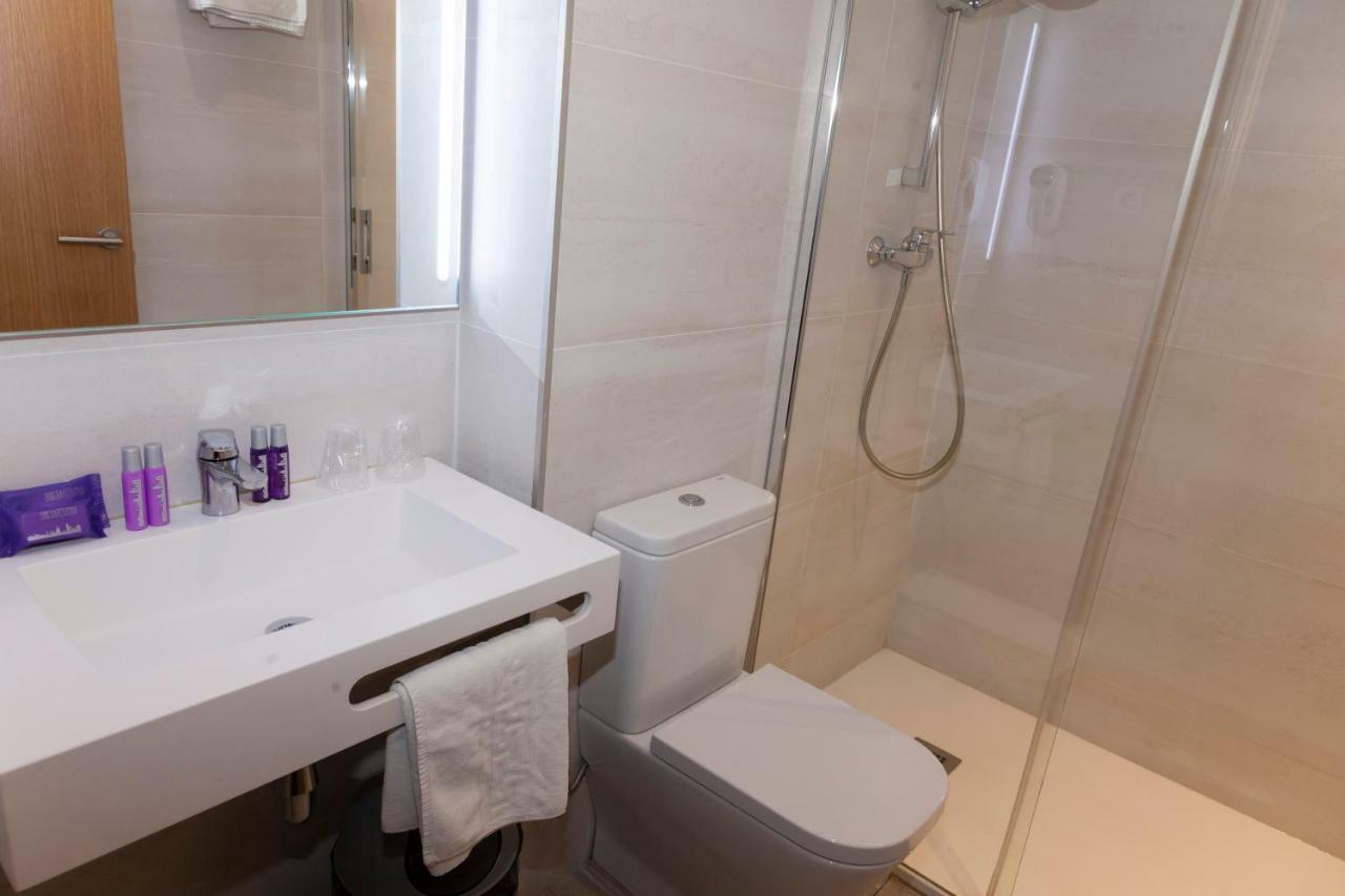 Single Room Bathroom