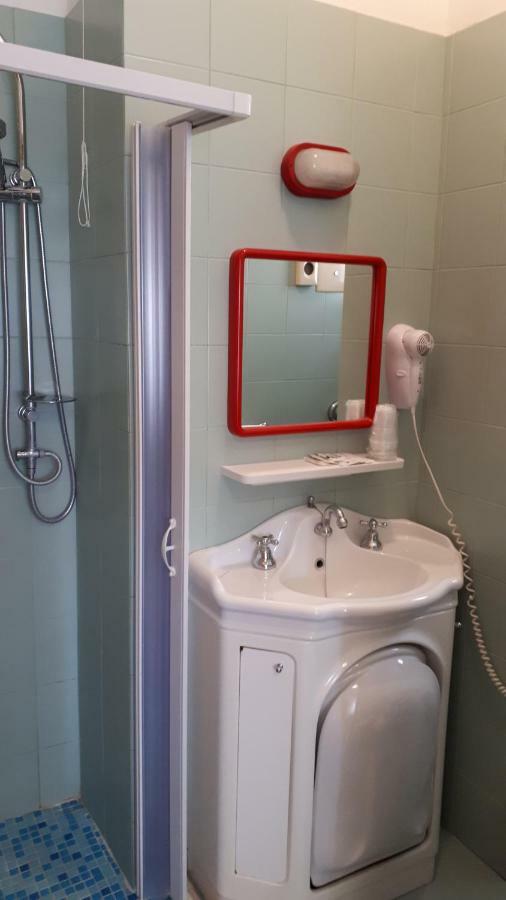 Quadruple Room Bathroom