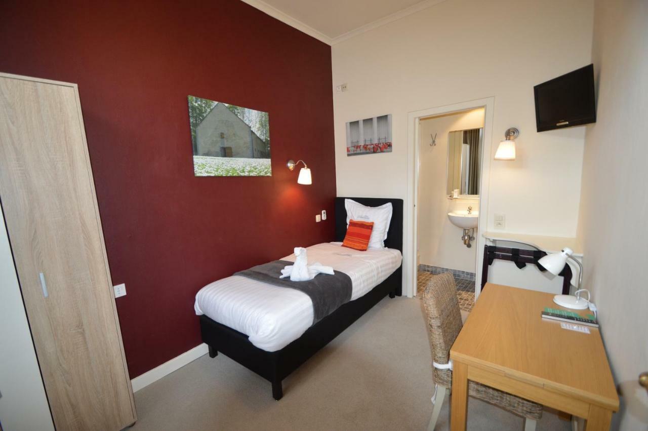 Small Single Room,124457667:JPEG
