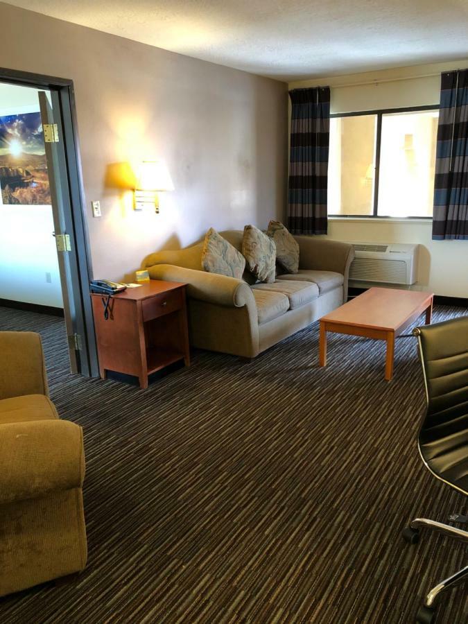 One-Bedroom King Suite - Non-Smoking